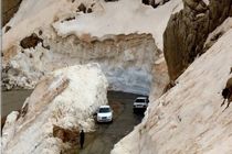 برف و باران به دل برخی از جاده‌ها زد