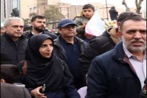رئیس کل بانک مرکزی در راهپیمایی ۲۲ بهمن حضور یافت