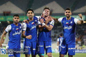 استقلال با ۴ گل نساجی را درهم کوبید تا به فینال برسد