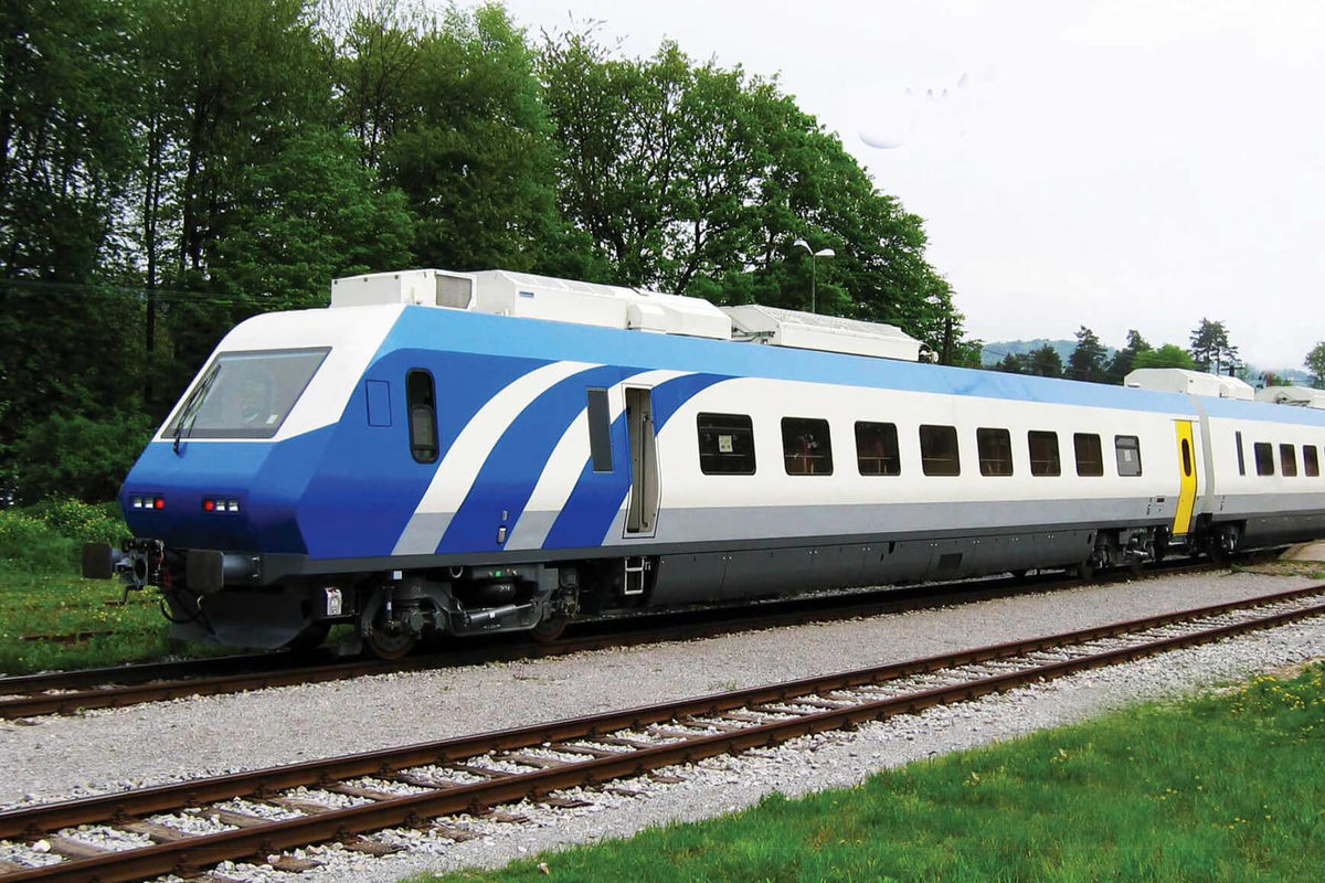 قطار مسافربری در مسیر مشهد