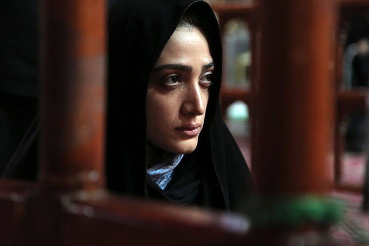 مینا ساداتی