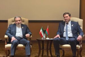 عراقچی در کامپالا با وزیر امور خارجه بلاروس دیدار و گفت‌وگو کرد