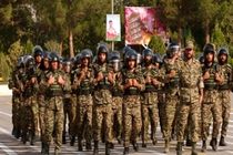 رژه یگان های نیروی انتظامی در استان اصفهان برگزار شد