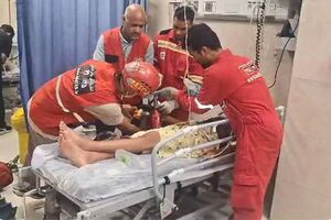 نجات پسر جوان گرفتار در جک خودرو با عملیات دقیق آتش‌نشانان بندرعباس