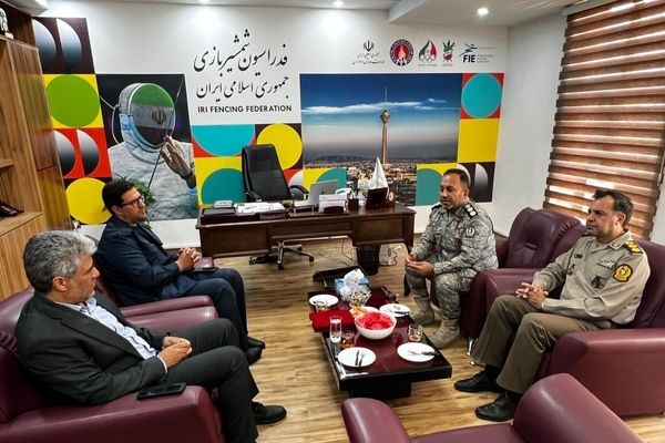  رئیس فدراسیون شمشیربازی با مسئولان ارشد وزارت دفاع دیدار کرد