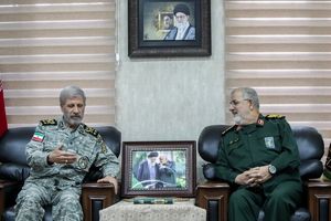 ارتش و سپاه دوشادوش هم برای اقتدار و سربلندی ایران تلاش می‌کنند