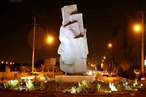 اِلمان و میدان کتاب در یزد نورپردازی شد