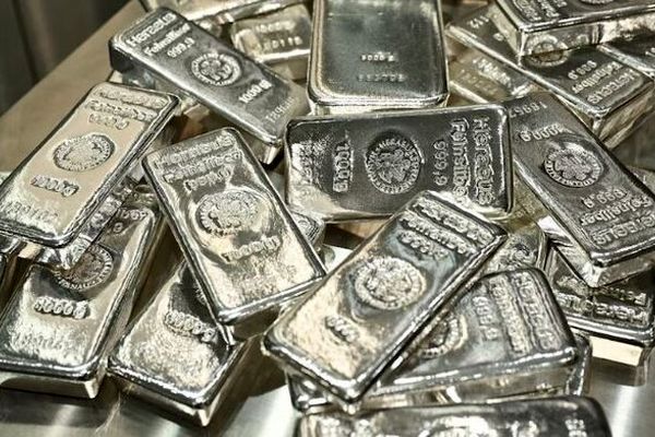 قیمت نقره به بالای ۱۰۰ دلار صعود کرد