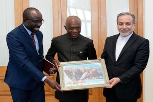 سفرای سنگال و سیرالئون با وزیر امور خارجه کشورمان دیدار کردند