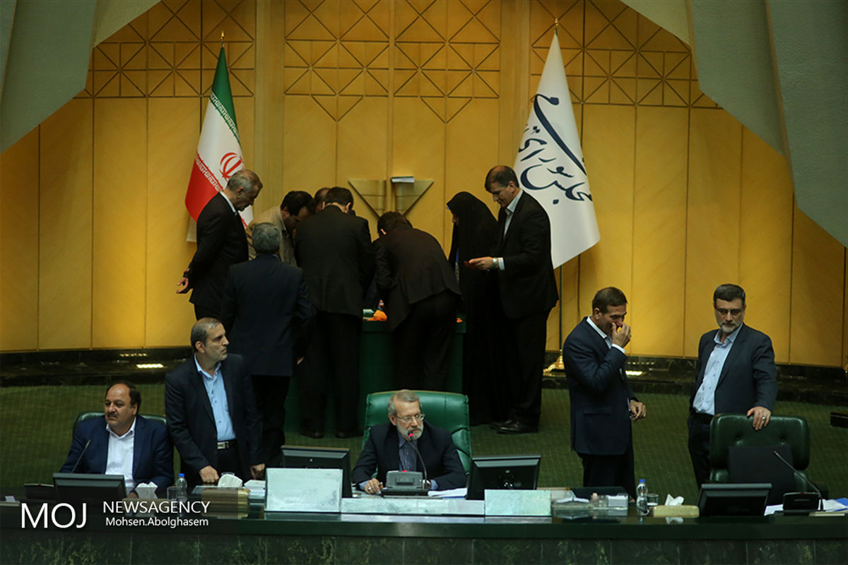 جلسه استیضاح وزیر امور اقتصادی و دارایی