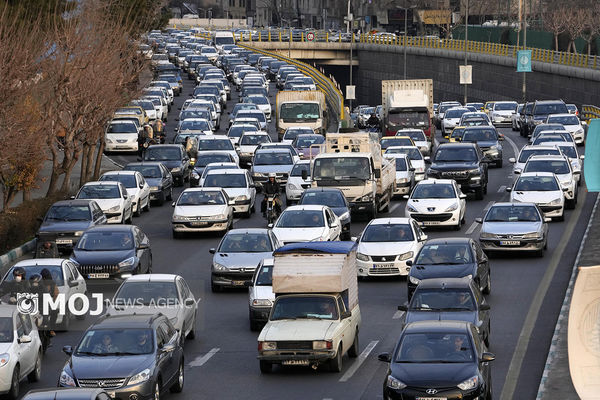 معابر تهران زیر بار ترافیک سنگین است