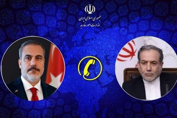وزرای امور خارجه ایران و ترکیه با یکدیگر گفتگو کردند