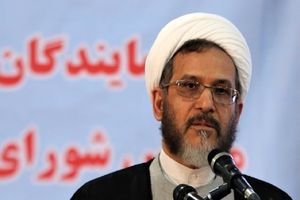 از ظرفیت حرم های مطهر و اماکن مذهبی برای گسترش گردشگری زیارت استفاده شود