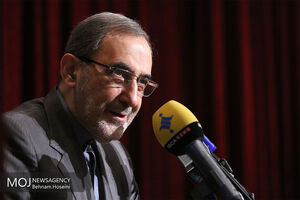 جهان دو قطبی سیاست بین الملل هنوز شکل نهایی خود را نگرفته است