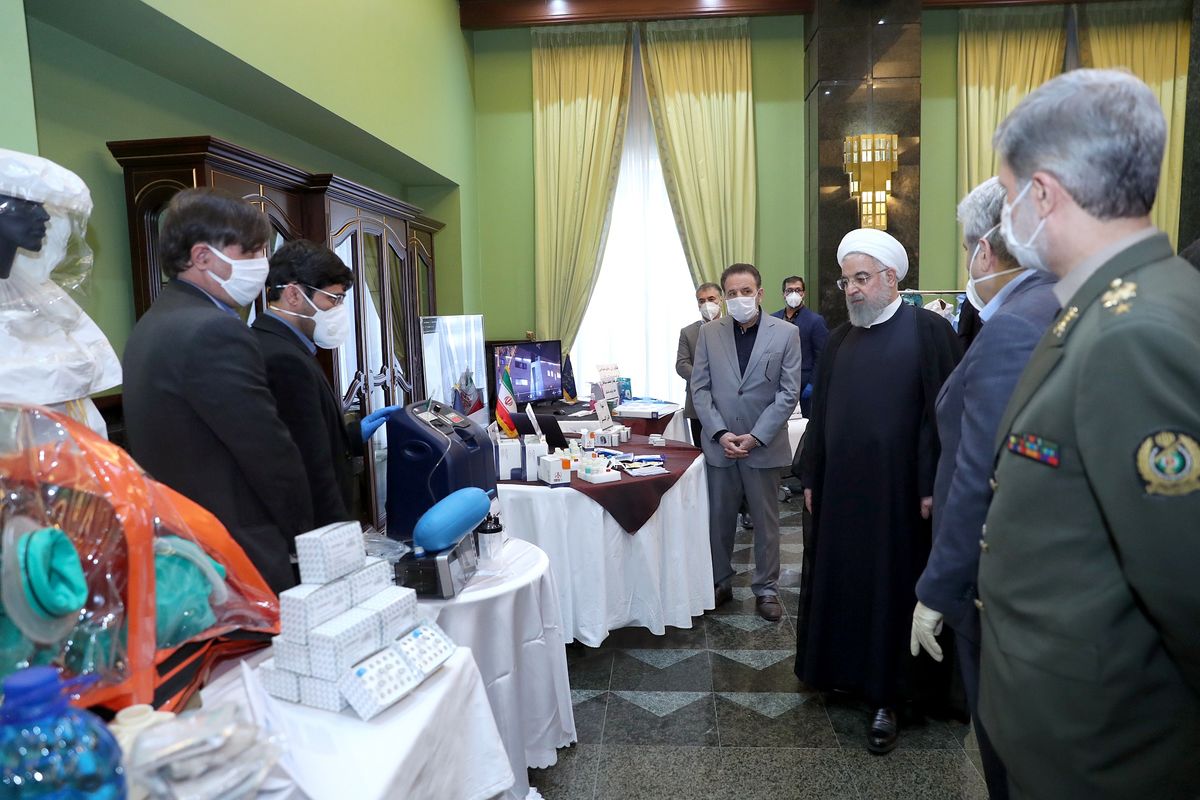بازدید روحانی از نمایشگاه دستاوردهای حوزه مقابله با ویروس کرونا