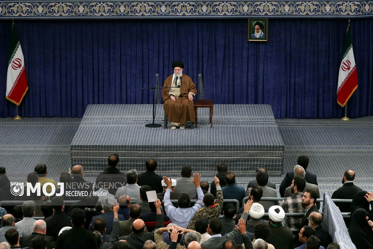 دیدار هزاران نفر از اقشار مختلف مردم با رهبر انقلاب