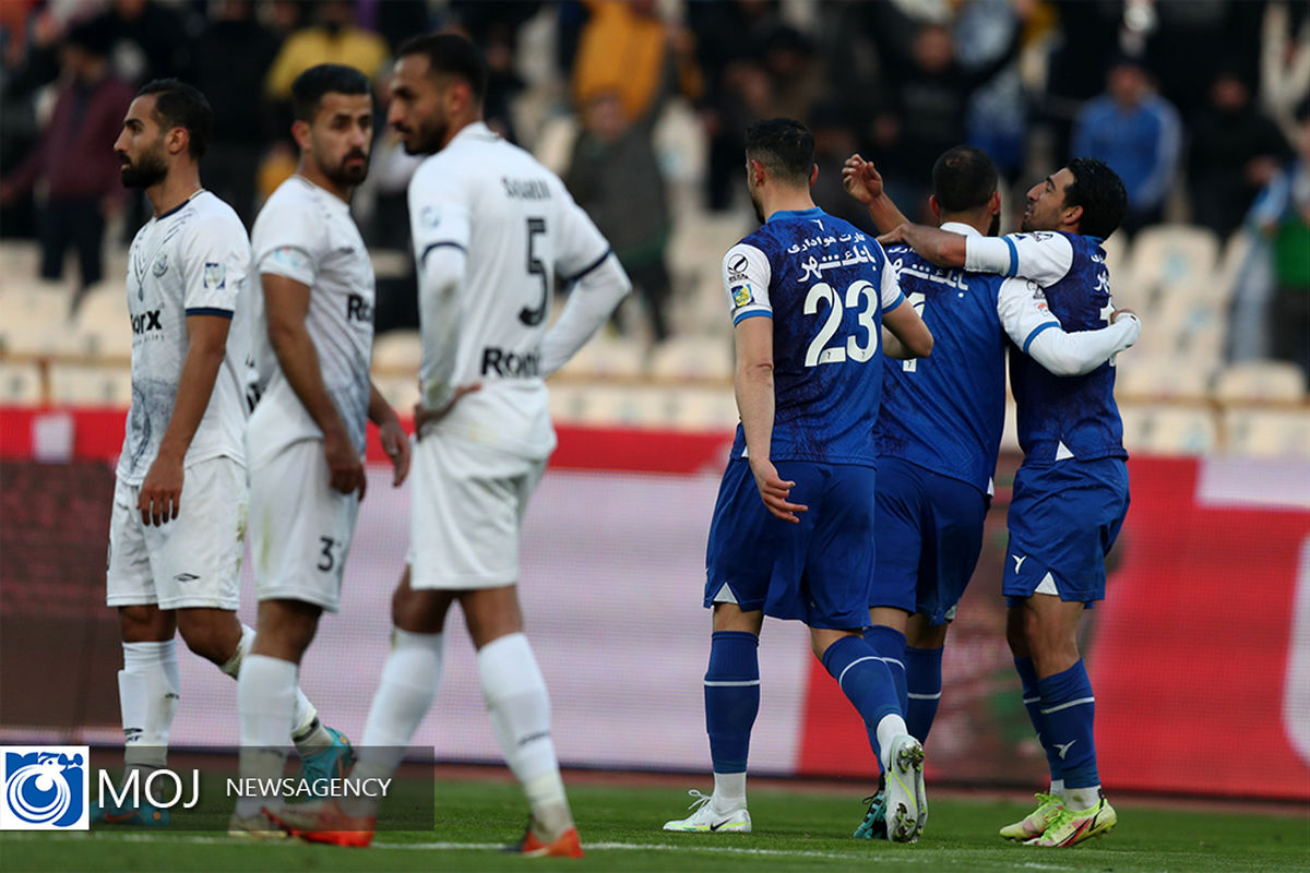 دیدار تیم های فوتبال استقلال و ملوان بندر انزلی