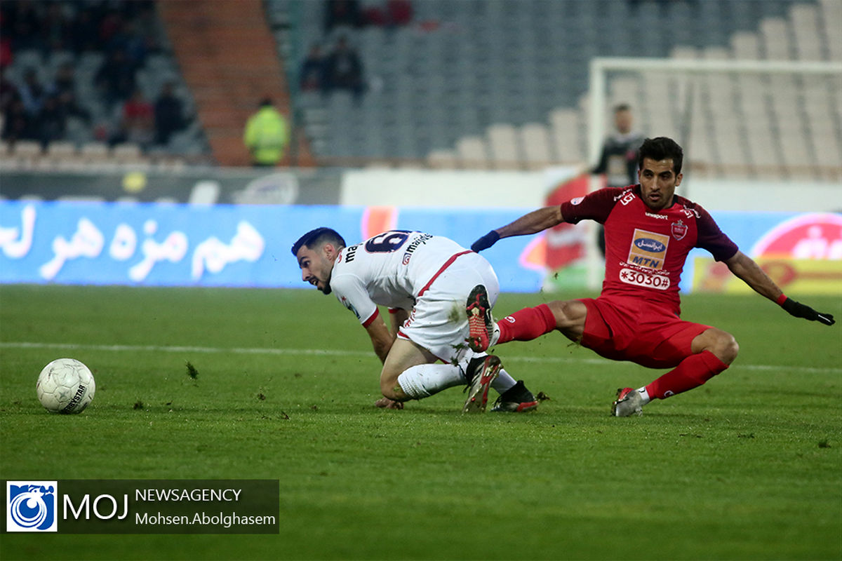 دیدار تیم های فوتبال پرسپولیس و نساجی مازندران