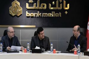 دیدار و گفت وگوی مدیرعامل بانک ملت و مدیران عامل دو خودروساز بزرگ کشور با محوریت رونق تولید و اشتغال