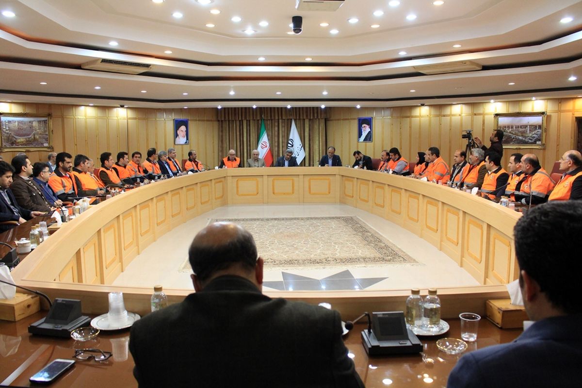 استاندار گیلان در دیدار با کارکنان و فعالان حوزه حمل و نقل جاده ای گیلان