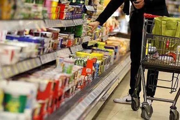 تمام فروشگاه‌های زنجیره‌ای کشور فعال هستند / کمبودی در تأمین کالا وجود ندارد