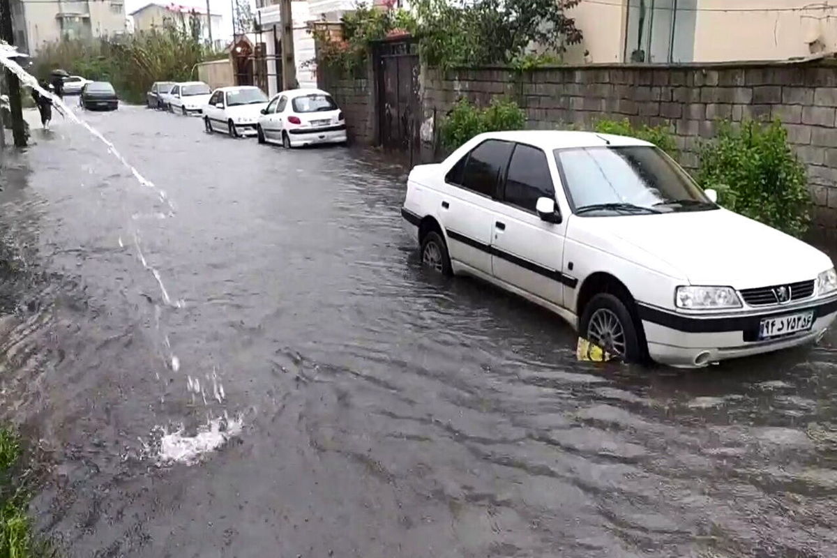 جاری شدن سیل در آستارا