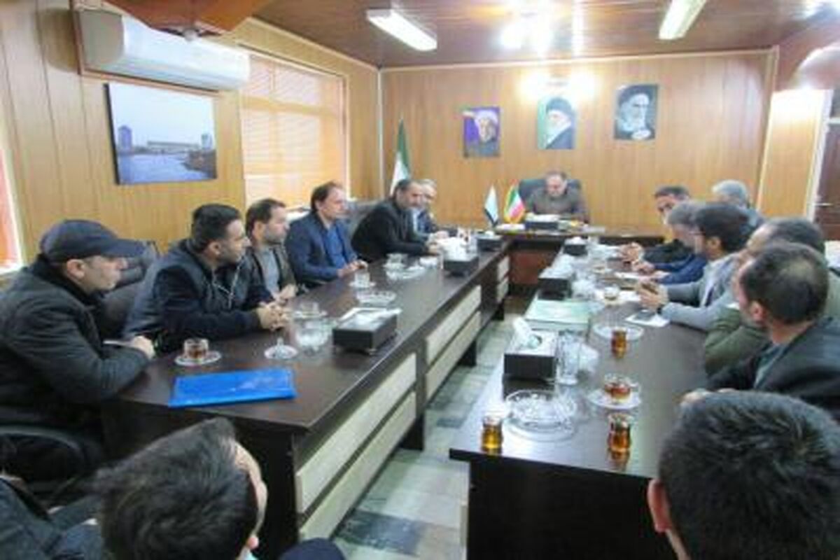 نشست فرماندار استارا با تولید کنندگاه پوشاک