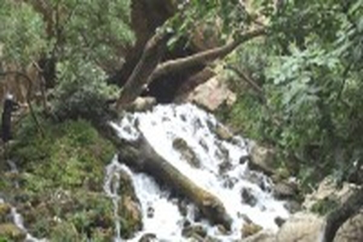 اصفهان- ابشار تنگ خشک سمیرم