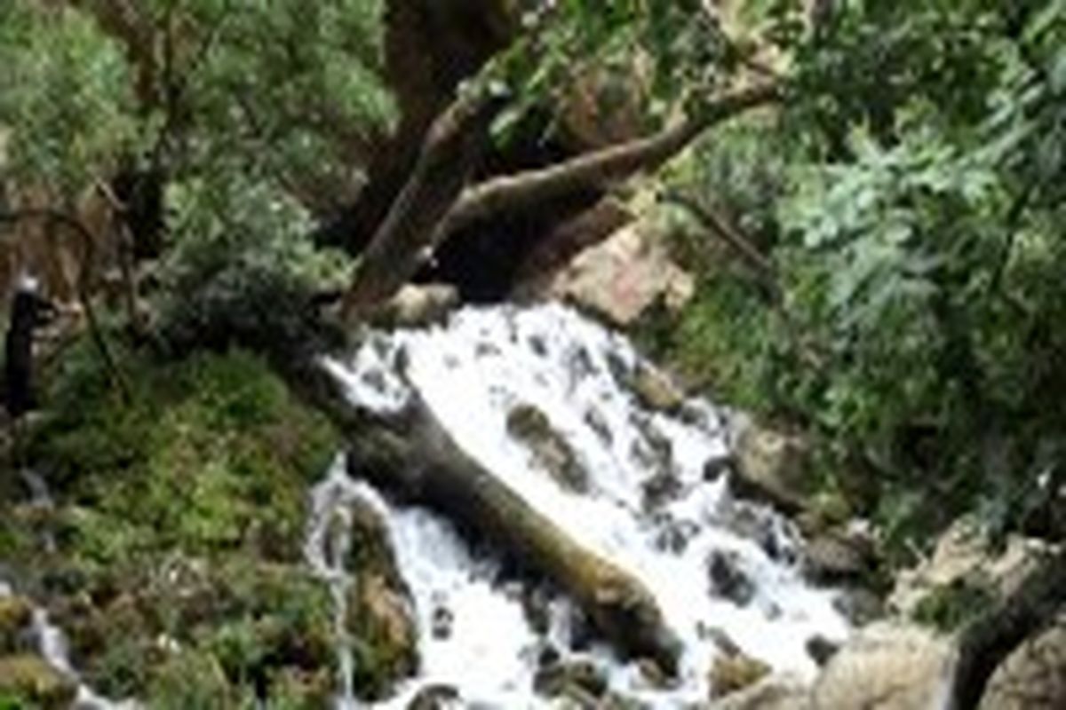 اصفهان- ابشار تنگ خشک سمیرم