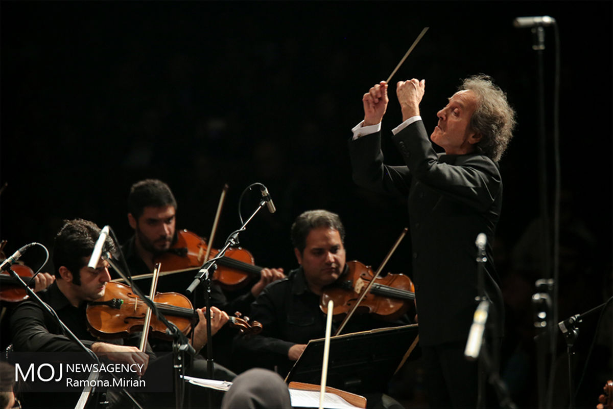 اجرای ارکستر سمفونیک تهران به رهبری شهرداد روحانی