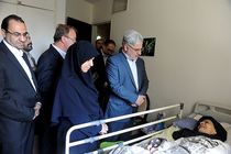 تکریم از تنها زن آزاده جانباز و بازنشسته تامین اجتماعی