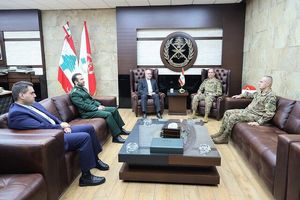 رایزنی سفیر ایران با فرمانده ارتش لبنان درباره تحولات منطقه