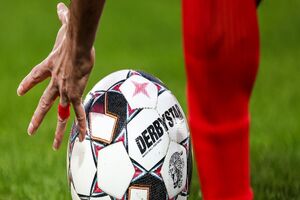 فاصله فولاد با پرسپولیس به پنج امتیاز رسید