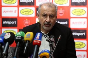 فدراسیون جرات اجرای دستورالعمل سقف قرارداد را ندارد/ به لوکادیا پیشنهاد دادیم