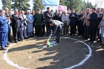 کلنگ ساخت هشتمین مدرسه بانک سامان به زمین زده شد