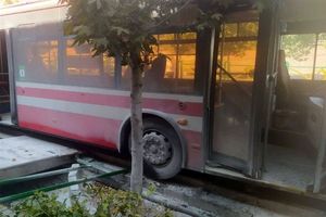 حرکت ناگهانی اتوبوس BRT در خیابان ولیعصر ۶ مصدوم بر جای گذاشت