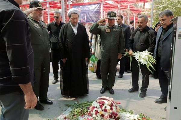 فرمانده نیروی هوایی ارتش بر مزار سپهبد شهید محمد باقری حضور یافت