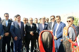 تسریع در اجرای طرح‌های انتقال برق و توسعه نیروگاه‌های خورشیدی شرق فارس