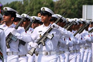 بندرعباس میزبان رژه ملی هفته دفاع مقدس/ اجرای بیش از ۴۵۰ برنامه ویژه هفته دفاع مقدس در هرمزگان