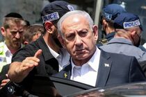 نتانیاهو پس از اعتراض خانواده اسرا جلسه دادگاه را ترک کرد