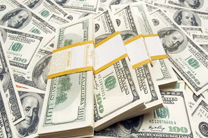 دلار در لبه ۳۰۷۰ تومان