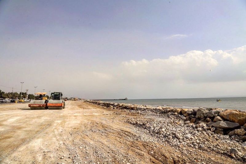 بندرعباس، شهر ساحلی بیساحل