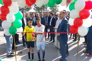 زمین چمن مصنوعی روستای فارفان در شهرستان ورزنه افتتاح شد