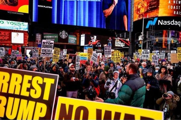 تظاهرات ضد جنگ در بیش از ۷۵ شهر آمریکا