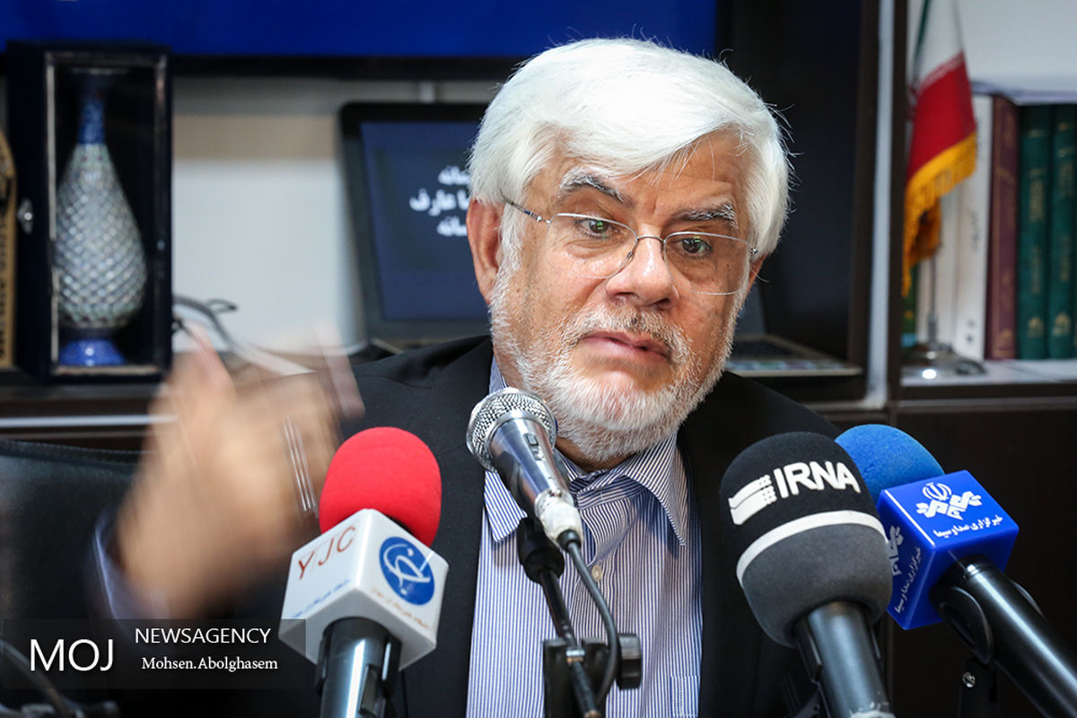 نشست صمیمی محمدرضا عارف با اصحاب رسانه