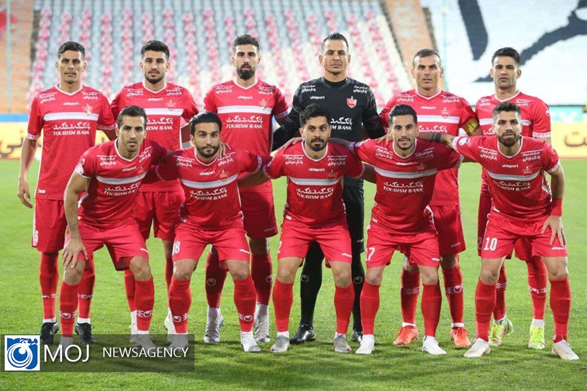 دیدار تیم های فوتبال پرسپولیس و ذوب آهن اصفهان