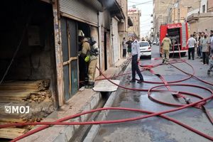 آتش‌سوزی گسترده در کارگاه تولید مبل در مرتضی‌گرد بدون تلفات مهار شد+ فیلم و عکس