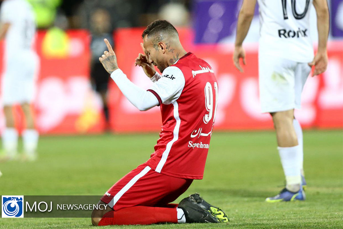 دیدار تیم های فوتبال پرسپولیس و ملوان