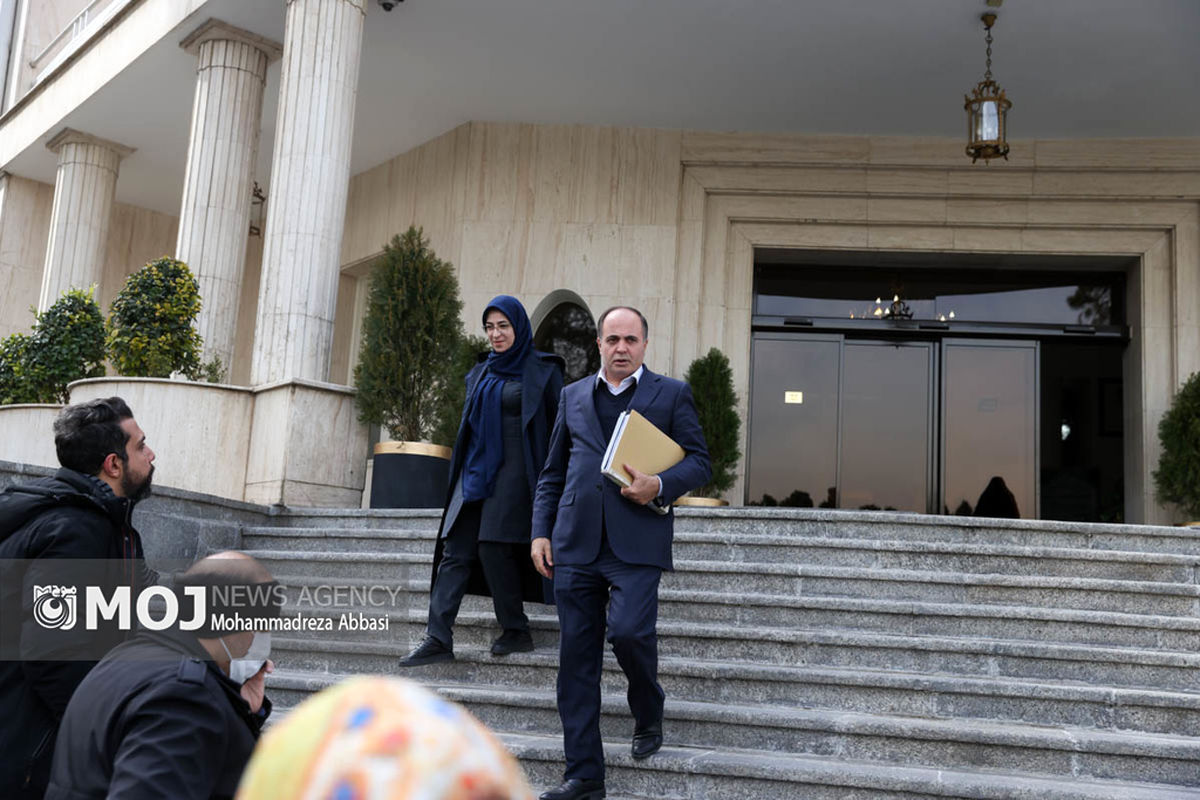 حاشیه جلسه هیات دولت -  ۸ اسفند