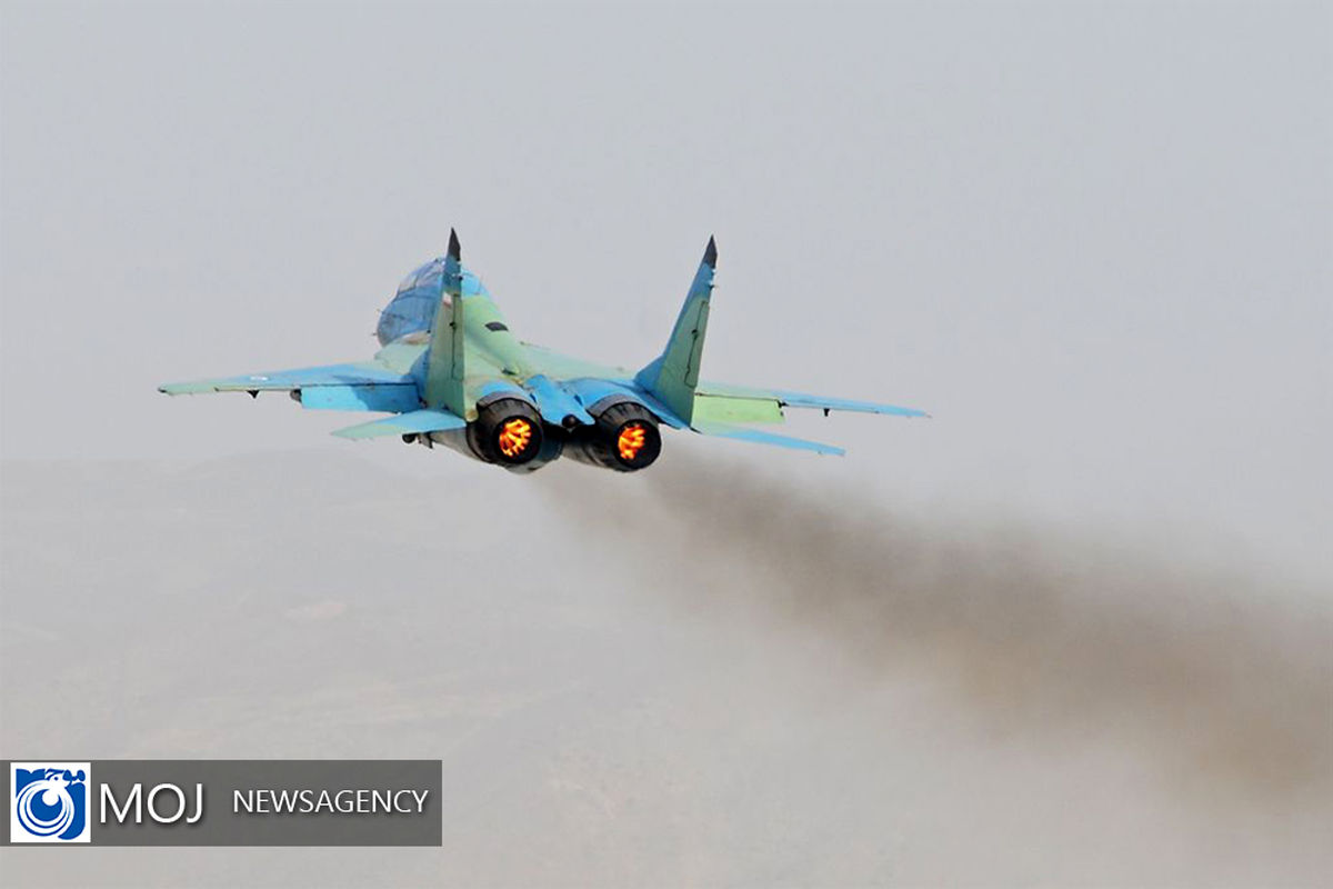 تمرین رژه هوایی جنگنده های نیروی هوایی در پایگاه شهید لشگری ارتش 